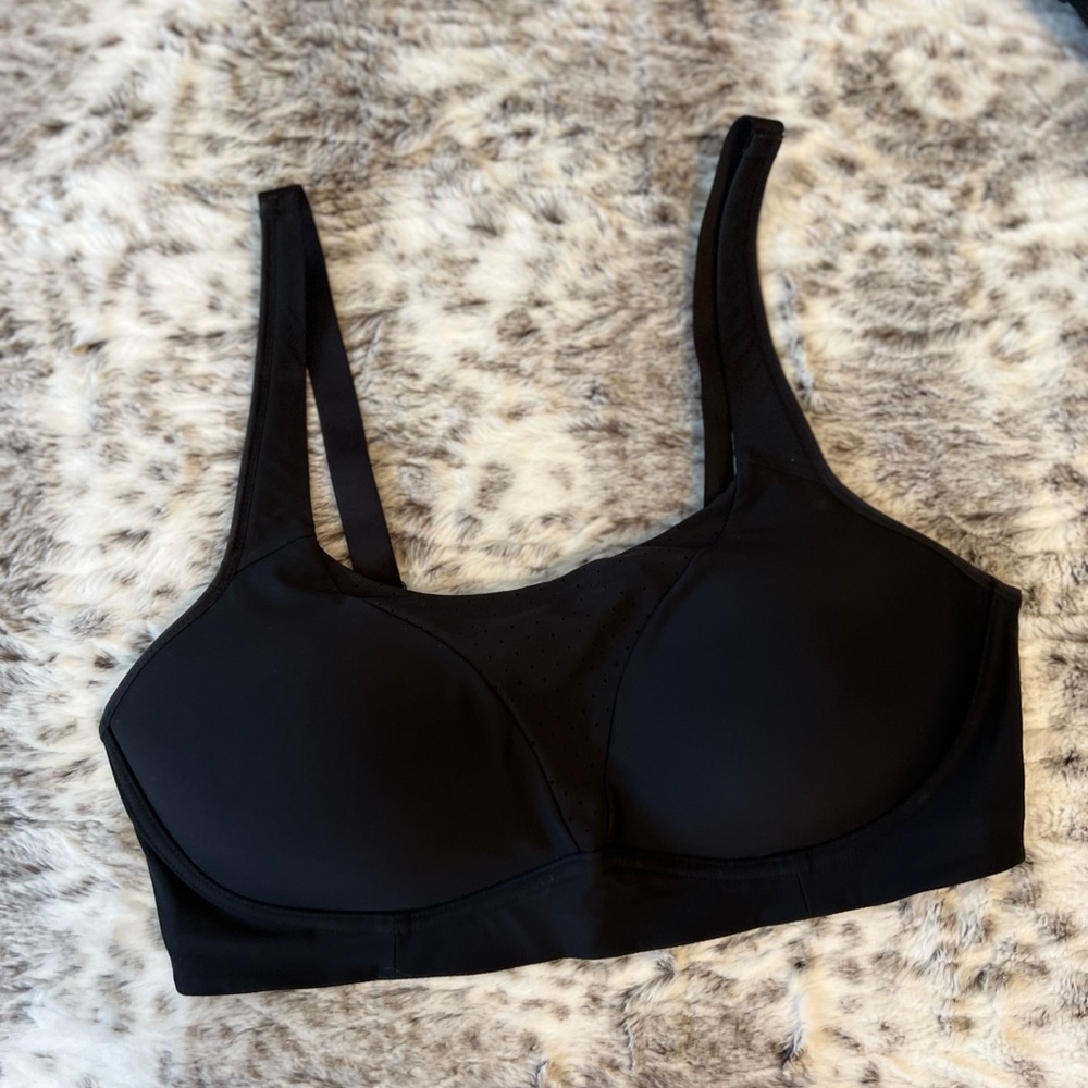 Lululemon D38 Mesh Crisscross Sports Bra